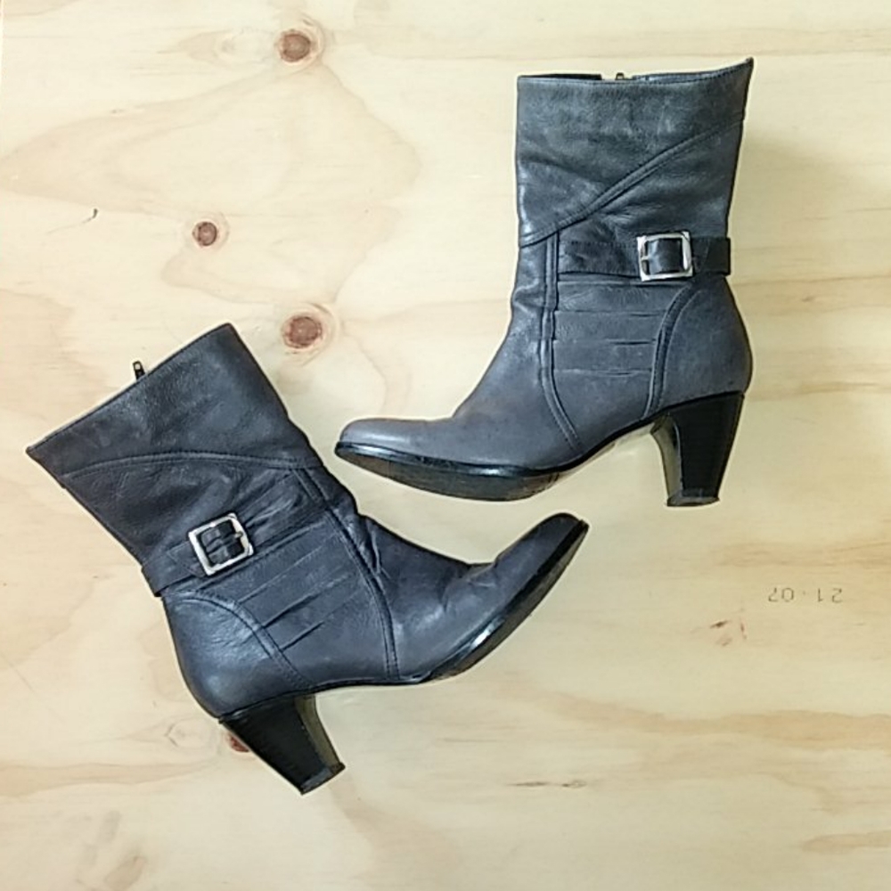 Leather boot